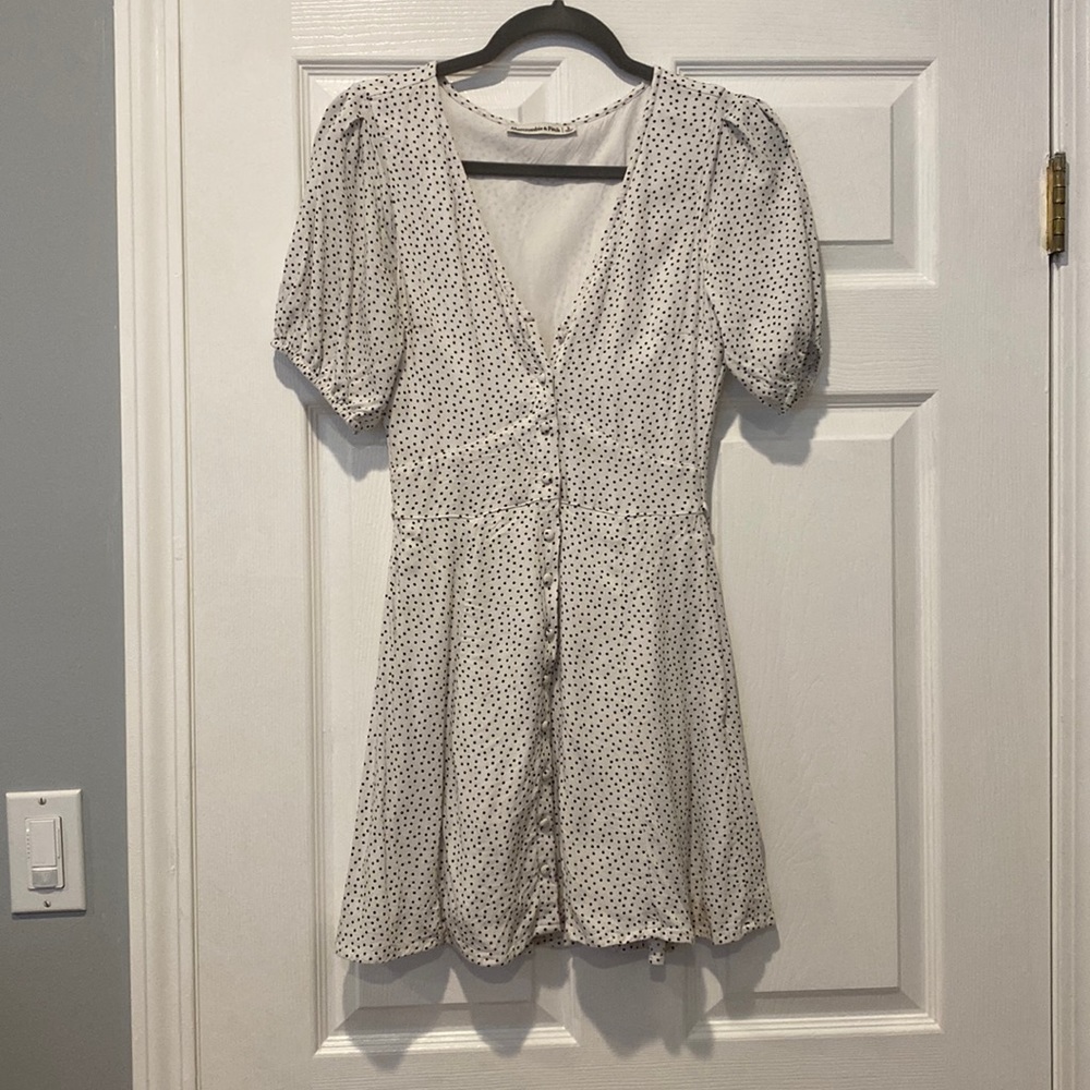 Abercrombie & Fitch White Dress with Black Polka Dots & Pockets